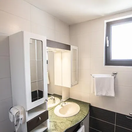 Hotel Paradiso 2